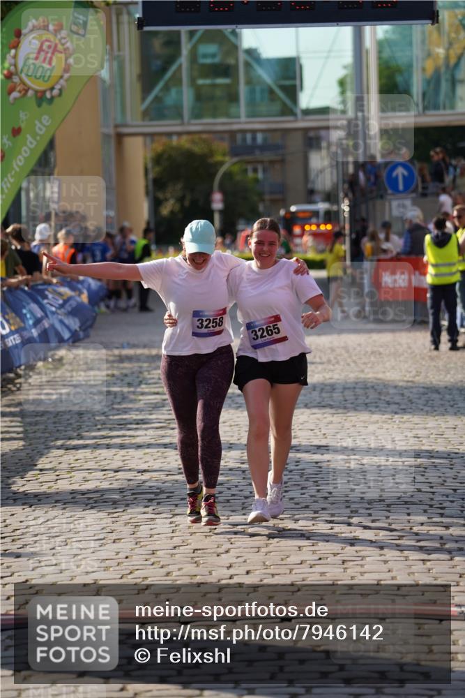 13.06.2025 - Holstenköstenlauf Felixshl http://msf.ph/oto/7946142 13.06.2025 18:12:21 Laufen 3258, 3265 meine-sportfotos.de