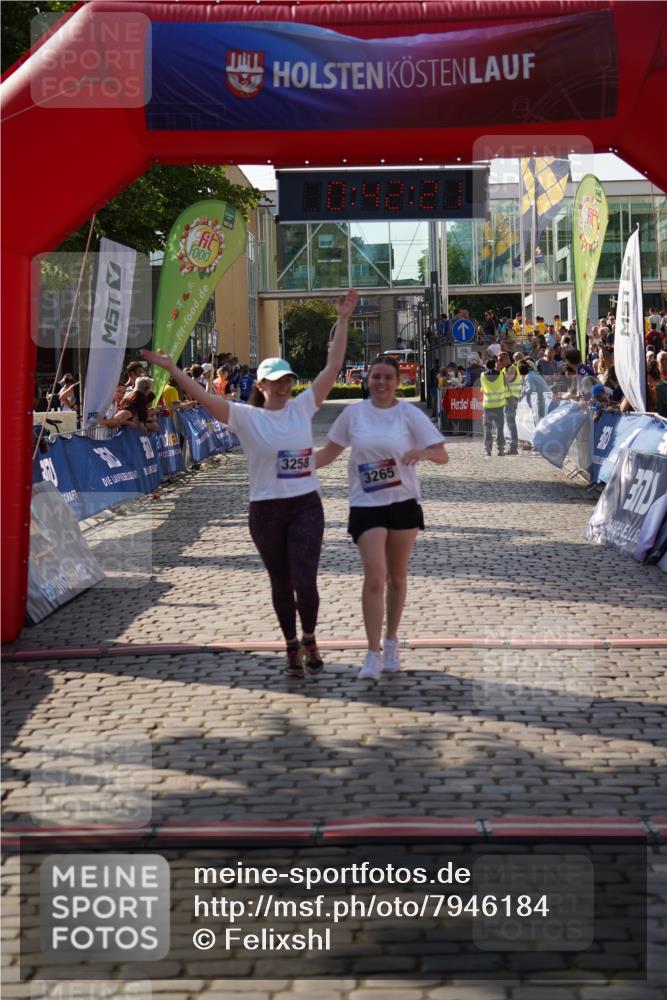 13.06.2025 - Holstenköstenlauf Felixshl http://msf.ph/oto/7946184 13.06.2025 18:12:22 Laufen 3258, 3265 meine-sportfotos.de
