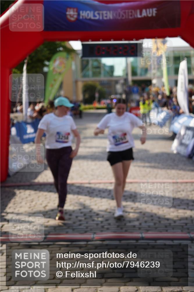 13.06.2025 - Holstenköstenlauf Felixshl http://msf.ph/oto/7946239 13.06.2025 18:12:23 Laufen 3258, 3265 meine-sportfotos.de