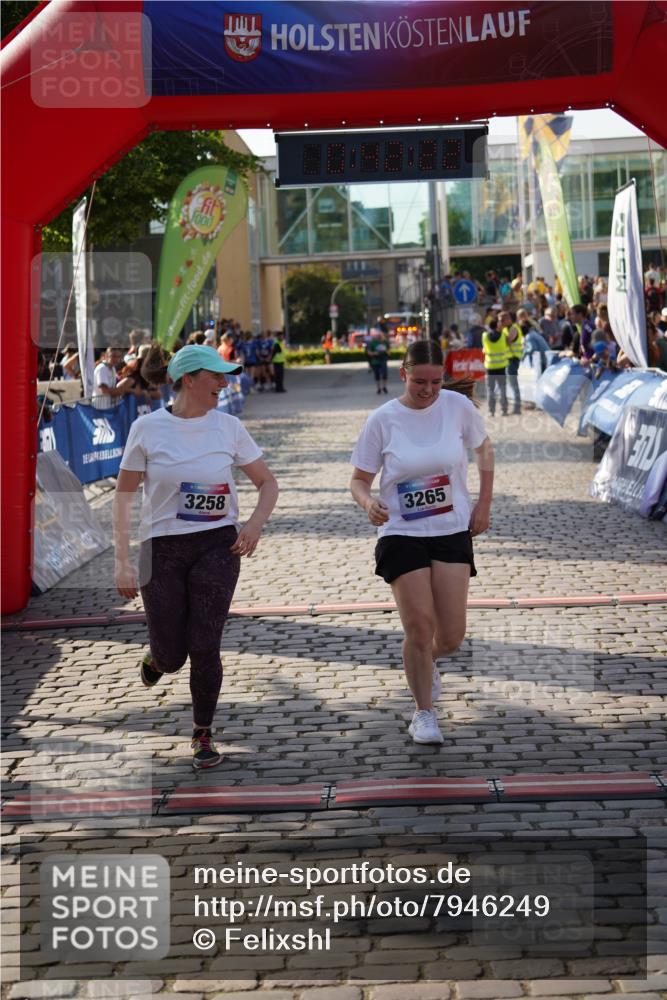 13.06.2025 - Holstenköstenlauf Felixshl http://msf.ph/oto/7946249 13.06.2025 18:12:23 Laufen 3258, 3265 meine-sportfotos.de