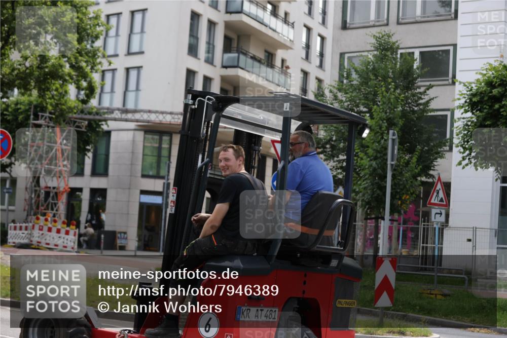15.06.2025 - REWE Women's Run Jannik Wohlers http://msf.ph/oto/7946389 15.06.2025 10:20:20 Laufen 481 meine-sportfotos.de