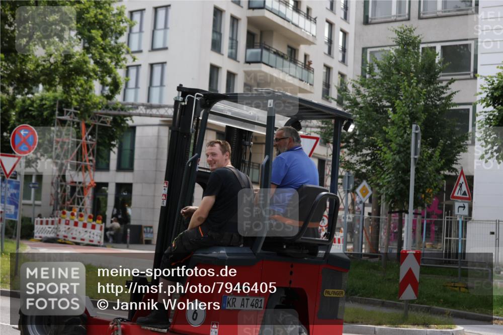 15.06.2025 - REWE Women's Run Jannik Wohlers http://msf.ph/oto/7946405 15.06.2025 10:20:21 Laufen 481 meine-sportfotos.de