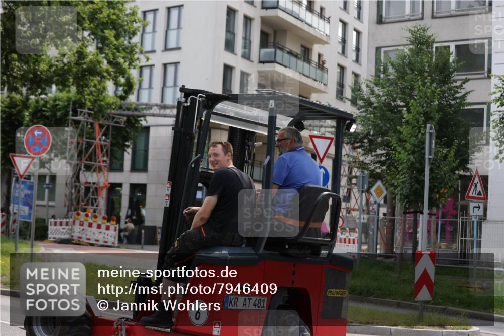 15.06.2025 - REWE Women's Run Jannik Wohlers http://msf.ph/oto/7946409 15.06.2025 10:20:21 Laufen 481 meine-sportfotos.de
