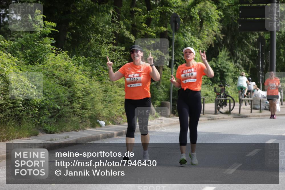 15.06.2025 - REWE Women's Run Jannik Wohlers http://msf.ph/oto/7946430 15.06.2025 10:21:15 Laufen 5516, 5519 meine-sportfotos.de
