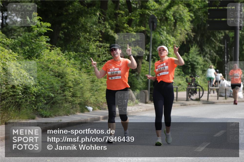 15.06.2025 - REWE Women's Run Jannik Wohlers http://msf.ph/oto/7946439 15.06.2025 10:21:15 Laufen 5516, 5519 meine-sportfotos.de