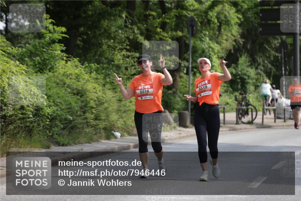 15.06.2025 - REWE Women's Run Jannik Wohlers http://msf.ph/oto/7946446 15.06.2025 10:21:15 Laufen 5516, 5519 meine-sportfotos.de