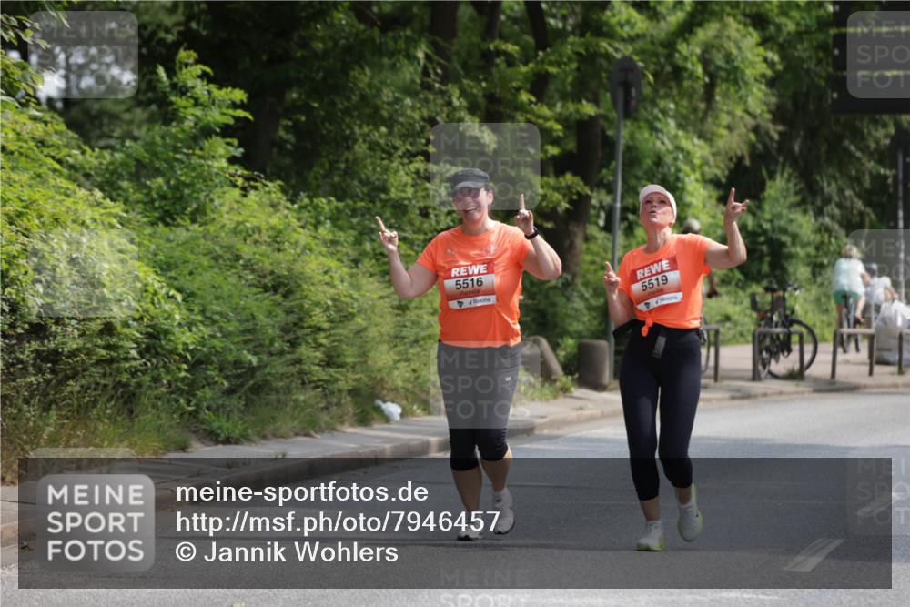 15.06.2025 - REWE Women's Run Jannik Wohlers http://msf.ph/oto/7946457 15.06.2025 10:21:15 Laufen 5516, 5519 meine-sportfotos.de