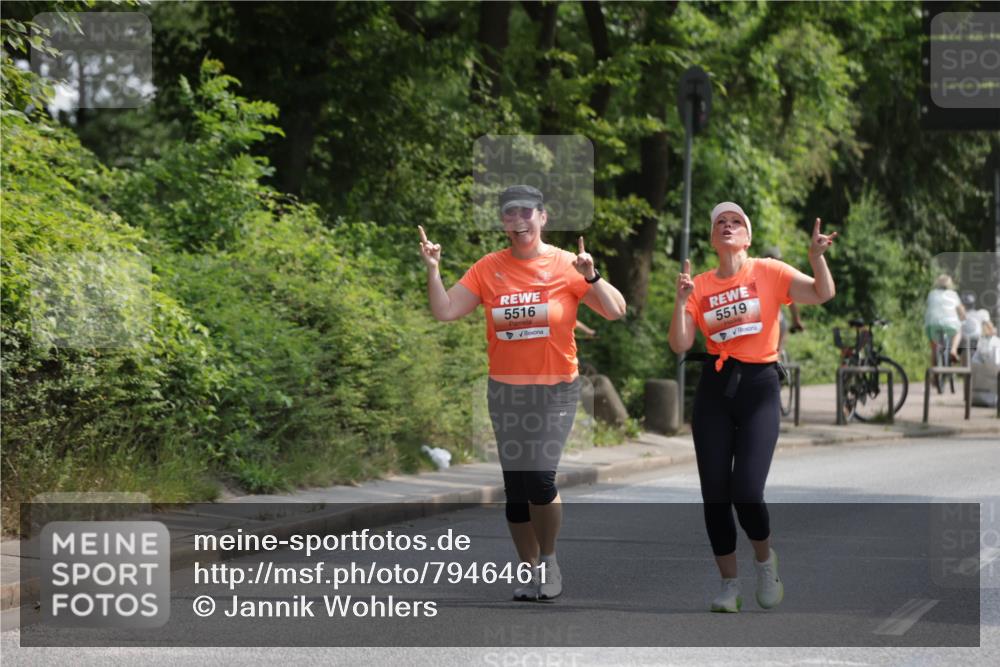 15.06.2025 - REWE Women's Run Jannik Wohlers http://msf.ph/oto/7946461 15.06.2025 10:21:15 Laufen 5516, 5519 meine-sportfotos.de