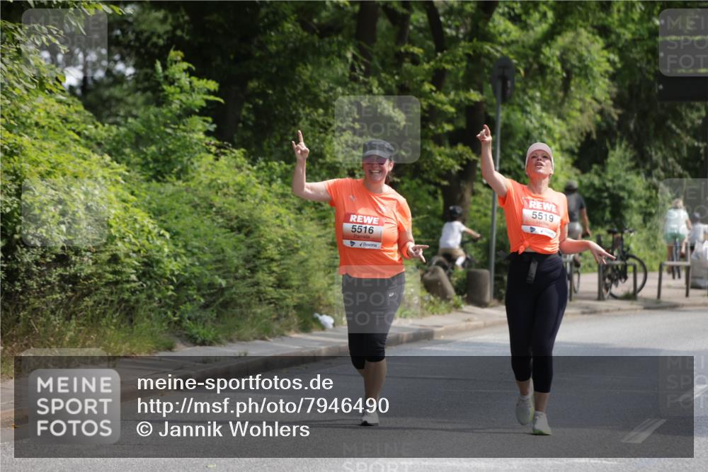 15.06.2025 - REWE Women's Run Jannik Wohlers http://msf.ph/oto/7946490 15.06.2025 10:21:15 Laufen 5516, 5519 meine-sportfotos.de
