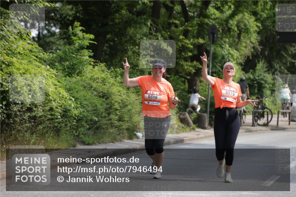 15.06.2025 - REWE Women's Run Jannik Wohlers http://msf.ph/oto/7946494 15.06.2025 10:21:15 Laufen 5516, 5519 meine-sportfotos.de