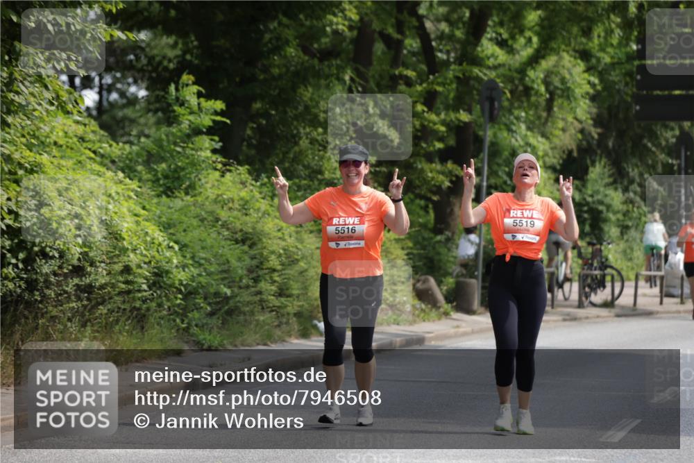 15.06.2025 - REWE Women's Run Jannik Wohlers http://msf.ph/oto/7946508 15.06.2025 10:21:15 Laufen 5516, 5519 meine-sportfotos.de