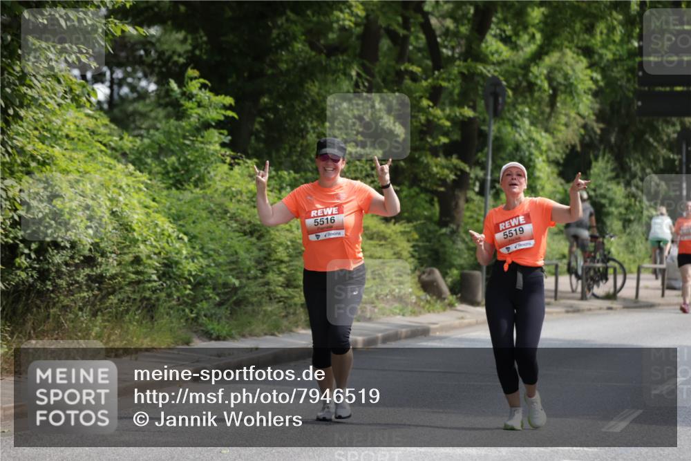 15.06.2025 - REWE Women's Run Jannik Wohlers http://msf.ph/oto/7946519 15.06.2025 10:21:16 Laufen 5516, 5519 meine-sportfotos.de