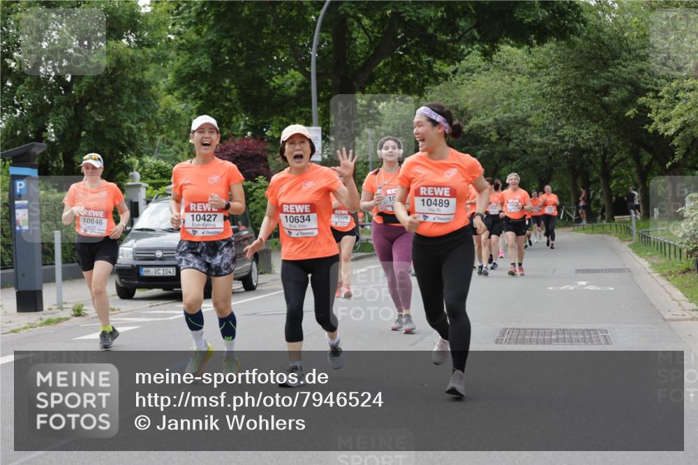 15.06.2025 - REWE Women's Run Jannik Wohlers http://msf.ph/oto/7946524 15.06.2025 08:30:05 Laufen 10, 10489, 10634, 10329, 10846, 10427, 1043 meine-sportfotos.de