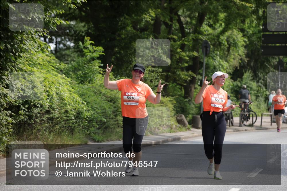15.06.2025 - REWE Women's Run Jannik Wohlers http://msf.ph/oto/7946547 15.06.2025 10:21:16 Laufen 5516, 5519 meine-sportfotos.de