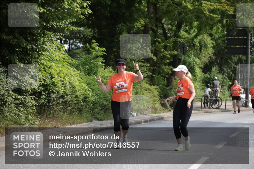 15.06.2025 - REWE Women's Run Jannik Wohlers http://msf.ph/oto/7946557 15.06.2025 10:21:17 Laufen 5516, 5519 meine-sportfotos.de