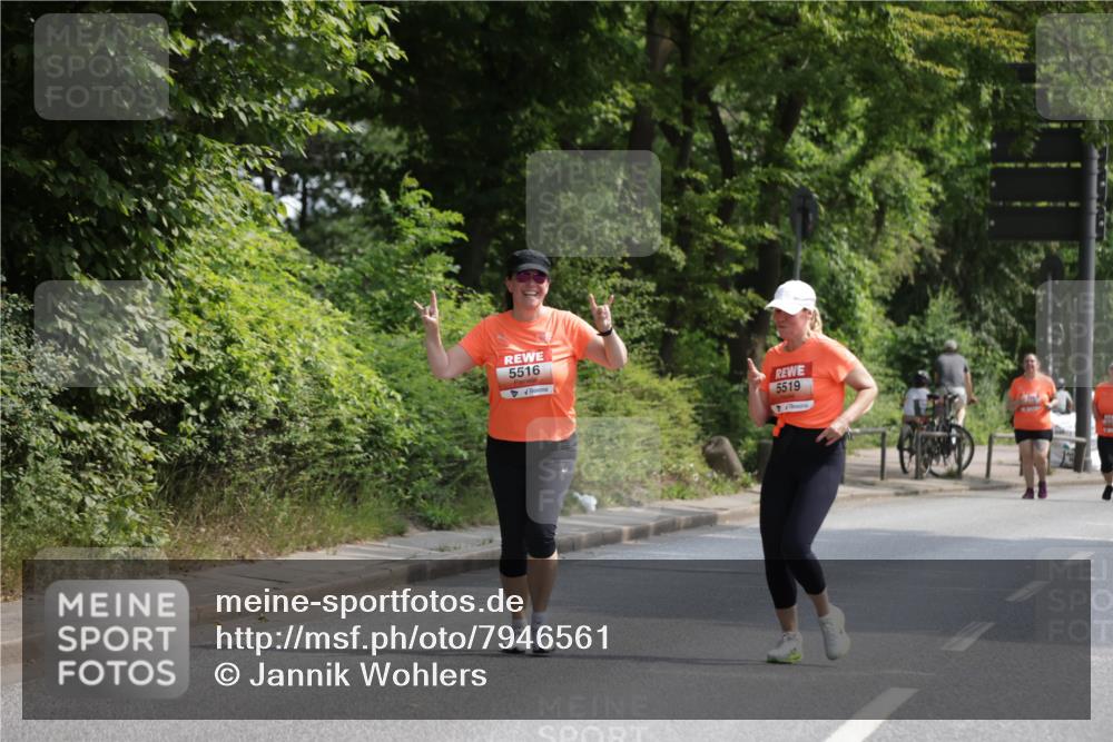 15.06.2025 - REWE Women's Run Jannik Wohlers http://msf.ph/oto/7946561 15.06.2025 10:21:17 Laufen 5516, 5519 meine-sportfotos.de