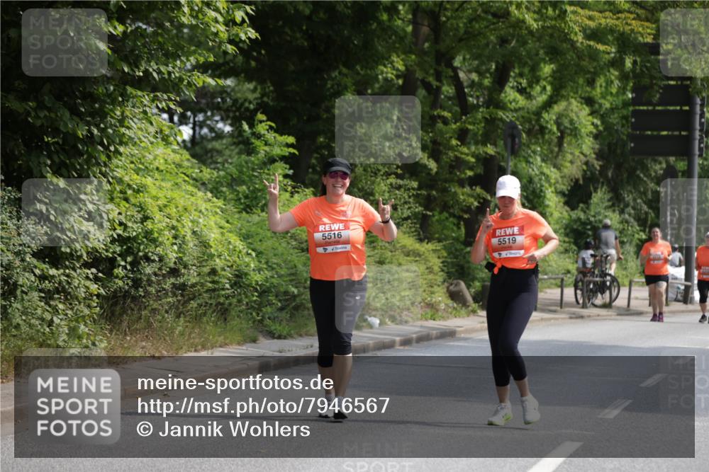 15.06.2025 - REWE Women's Run Jannik Wohlers http://msf.ph/oto/7946567 15.06.2025 10:21:17 Laufen 5516, 5519 meine-sportfotos.de