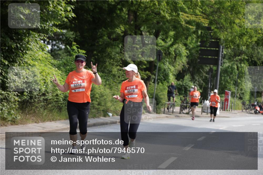 15.06.2025 - REWE Women's Run Jannik Wohlers http://msf.ph/oto/7946570 15.06.2025 10:21:18 Laufen 5516, 5519 meine-sportfotos.de