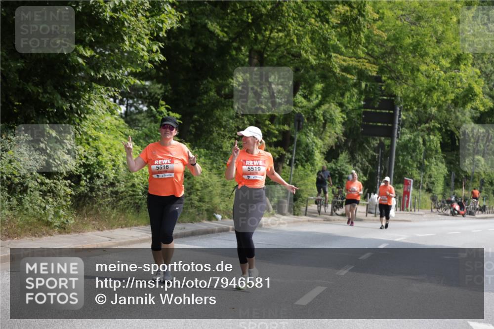 15.06.2025 - REWE Women's Run Jannik Wohlers http://msf.ph/oto/7946581 15.06.2025 10:21:19 Laufen 5516, 5519 meine-sportfotos.de