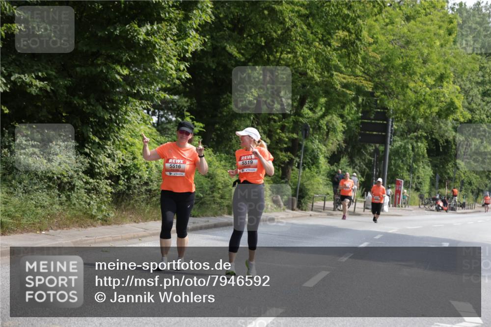 15.06.2025 - REWE Women's Run Jannik Wohlers http://msf.ph/oto/7946592 15.06.2025 10:21:19 Laufen 5516, 5519 meine-sportfotos.de