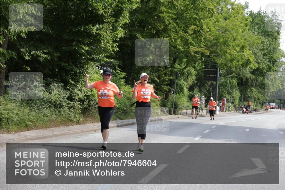 15.06.2025 - REWE Women's Run Jannik Wohlers http://msf.ph/oto/7946604 15.06.2025 10:21:20 Laufen 5516, 5519 meine-sportfotos.de