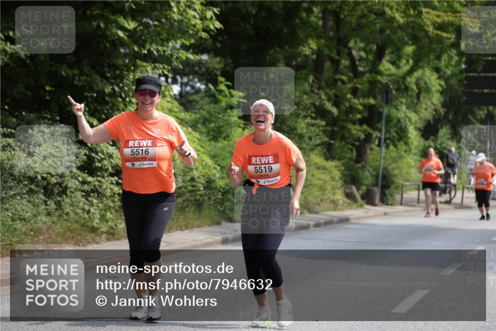 15.06.2025 - REWE Women's Run Jannik Wohlers http://msf.ph/oto/7946632 15.06.2025 10:21:20 Laufen 5516, 5519 meine-sportfotos.de
