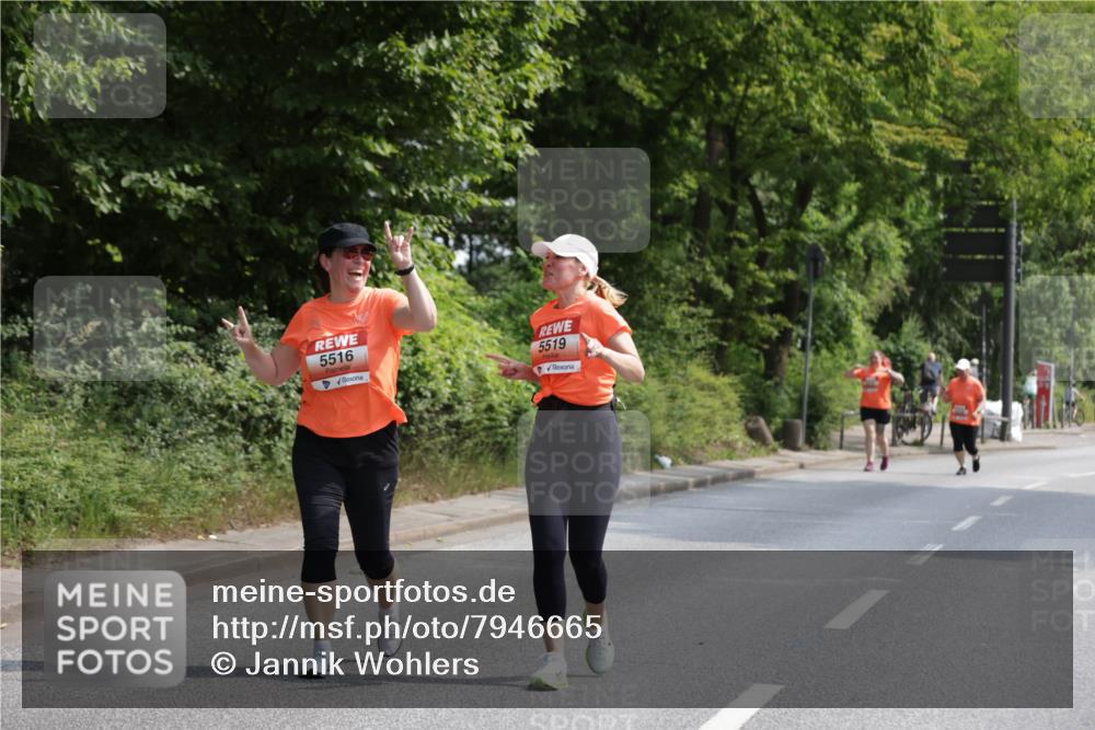 15.06.2025 - REWE Women's Run Jannik Wohlers http://msf.ph/oto/7946665 15.06.2025 10:21:21 Laufen 5516, 5519 meine-sportfotos.de