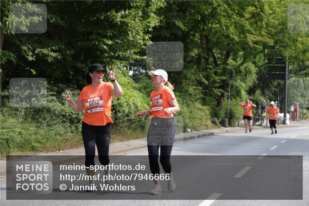 15.06.2025 - REWE Women's Run Jannik Wohlers http://msf.ph/oto/7946666 15.06.2025 10:21:21 Laufen 5516, 5519 meine-sportfotos.de