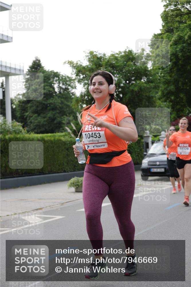15.06.2025 - REWE Women's Run Jannik Wohlers http://msf.ph/oto/7946669 15.06.2025 08:30:09 Laufen 10453, 1065, 10329 meine-sportfotos.de