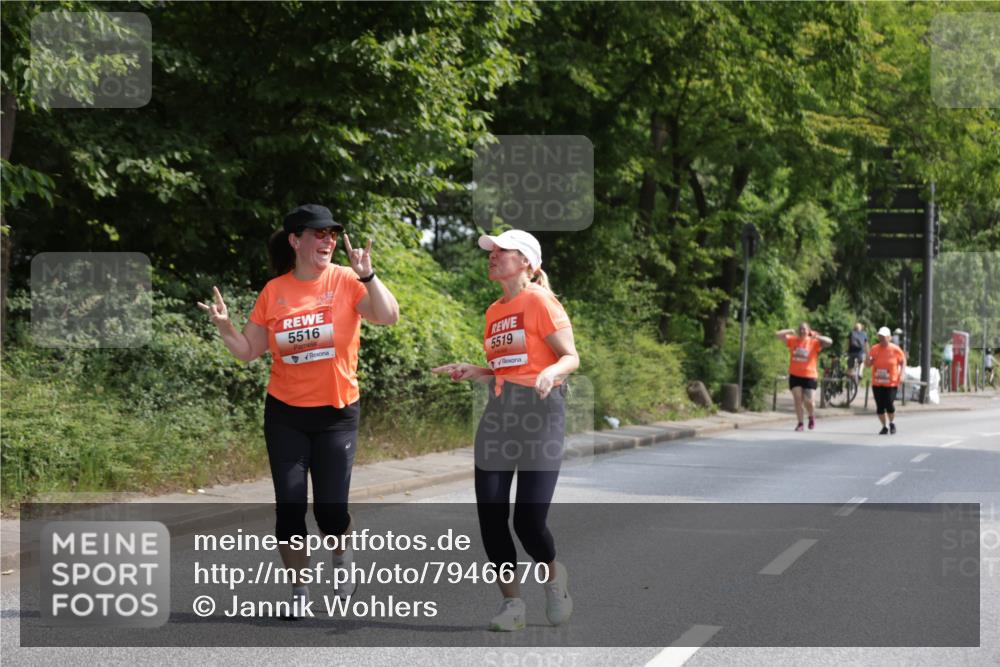 15.06.2025 - REWE Women's Run Jannik Wohlers http://msf.ph/oto/7946670 15.06.2025 10:21:21 Laufen 5516, 5519 meine-sportfotos.de