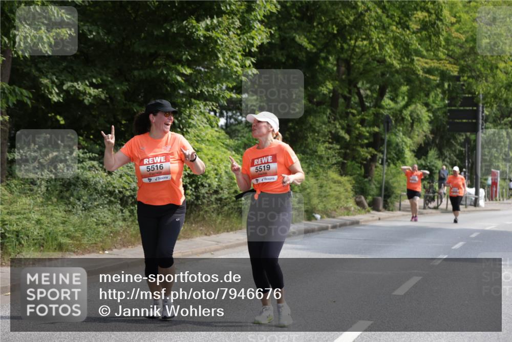 15.06.2025 - REWE Women's Run Jannik Wohlers http://msf.ph/oto/7946676 15.06.2025 10:21:21 Laufen 5516, 5519 meine-sportfotos.de