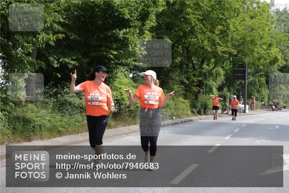 15.06.2025 - REWE Women's Run Jannik Wohlers http://msf.ph/oto/7946683 15.06.2025 10:21:22 Laufen 5516, 5519 meine-sportfotos.de