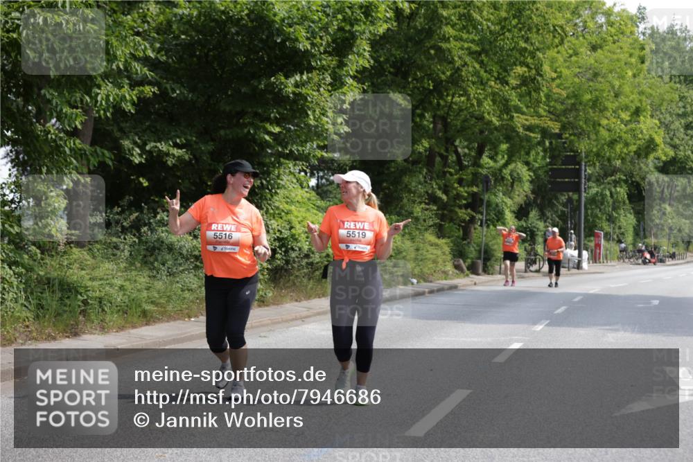 15.06.2025 - REWE Women's Run Jannik Wohlers http://msf.ph/oto/7946686 15.06.2025 10:21:22 Laufen 5516, 5519 meine-sportfotos.de