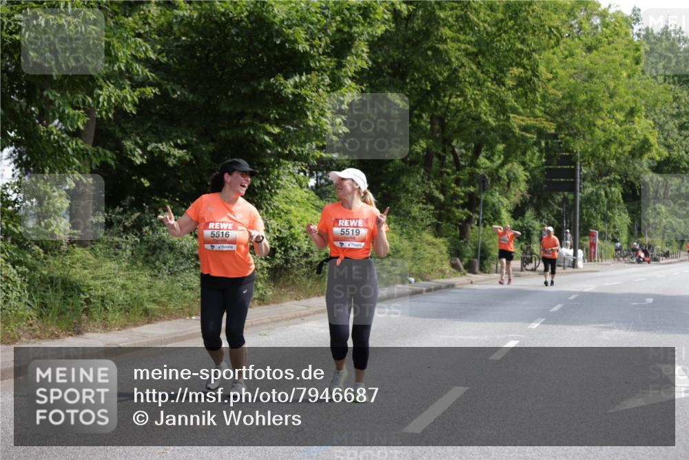 15.06.2025 - REWE Women's Run Jannik Wohlers http://msf.ph/oto/7946687 15.06.2025 10:21:22 Laufen 5516, 5519 meine-sportfotos.de