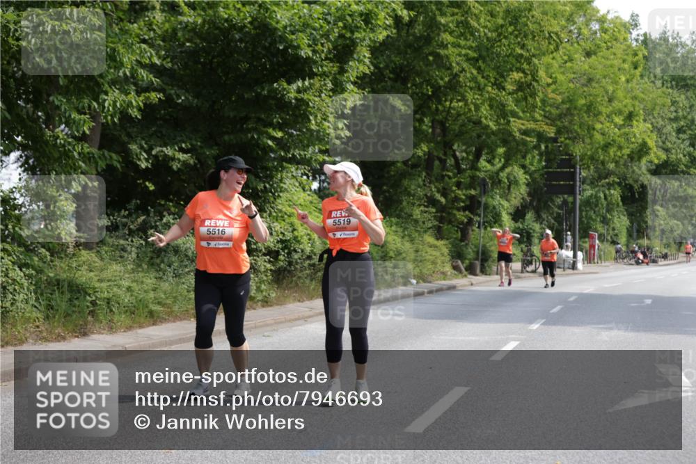 15.06.2025 - REWE Women's Run Jannik Wohlers http://msf.ph/oto/7946693 15.06.2025 10:21:22 Laufen 5516, 5519 meine-sportfotos.de