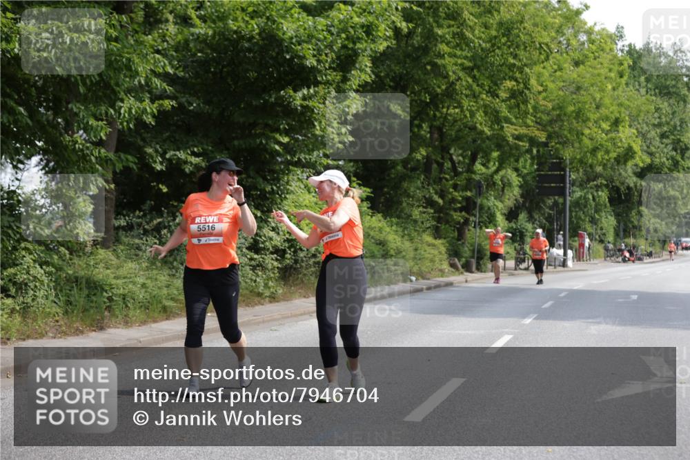 15.06.2025 - REWE Women's Run Jannik Wohlers http://msf.ph/oto/7946704 15.06.2025 10:21:22 Laufen 5516 meine-sportfotos.de