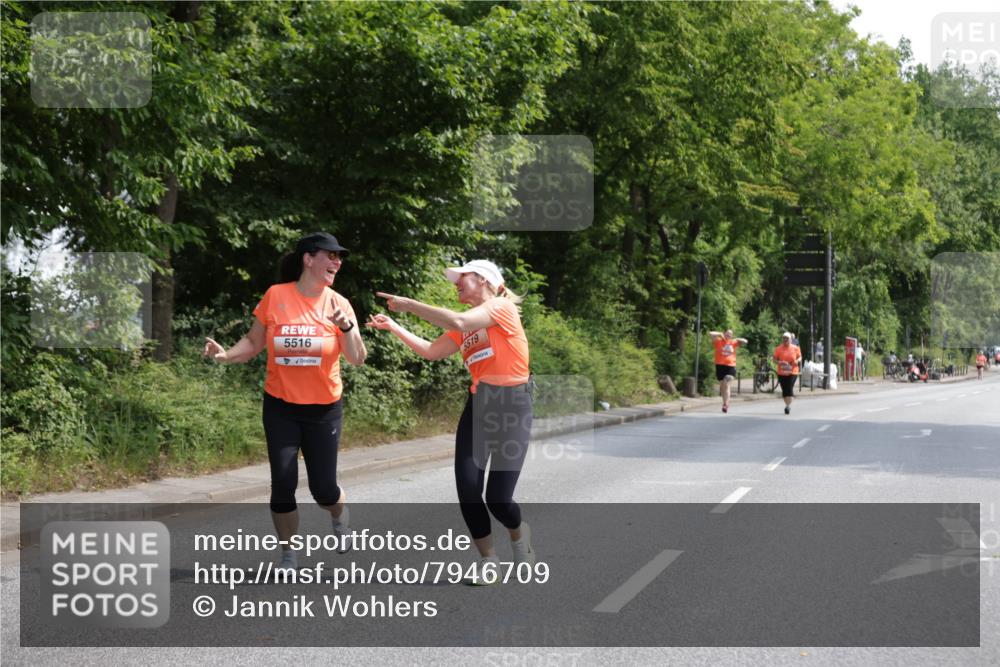 15.06.2025 - REWE Women's Run Jannik Wohlers http://msf.ph/oto/7946709 15.06.2025 10:21:22 Laufen 5516, 5519 meine-sportfotos.de