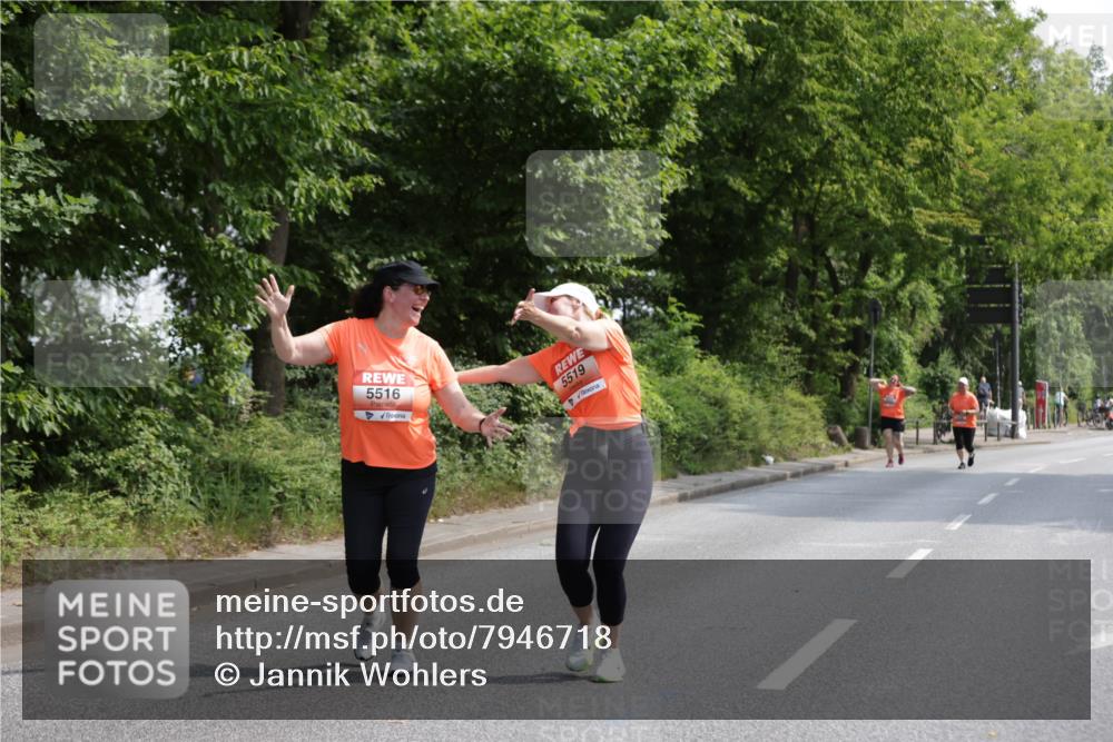 15.06.2025 - REWE Women's Run Jannik Wohlers http://msf.ph/oto/7946718 15.06.2025 10:21:23 Laufen 5516, 5519 meine-sportfotos.de