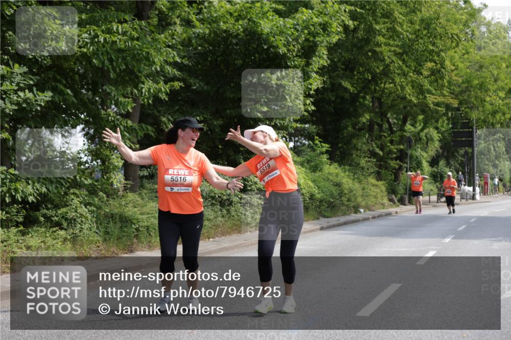 15.06.2025 - REWE Women's Run Jannik Wohlers http://msf.ph/oto/7946725 15.06.2025 10:21:23 Laufen 5516, 5519 meine-sportfotos.de