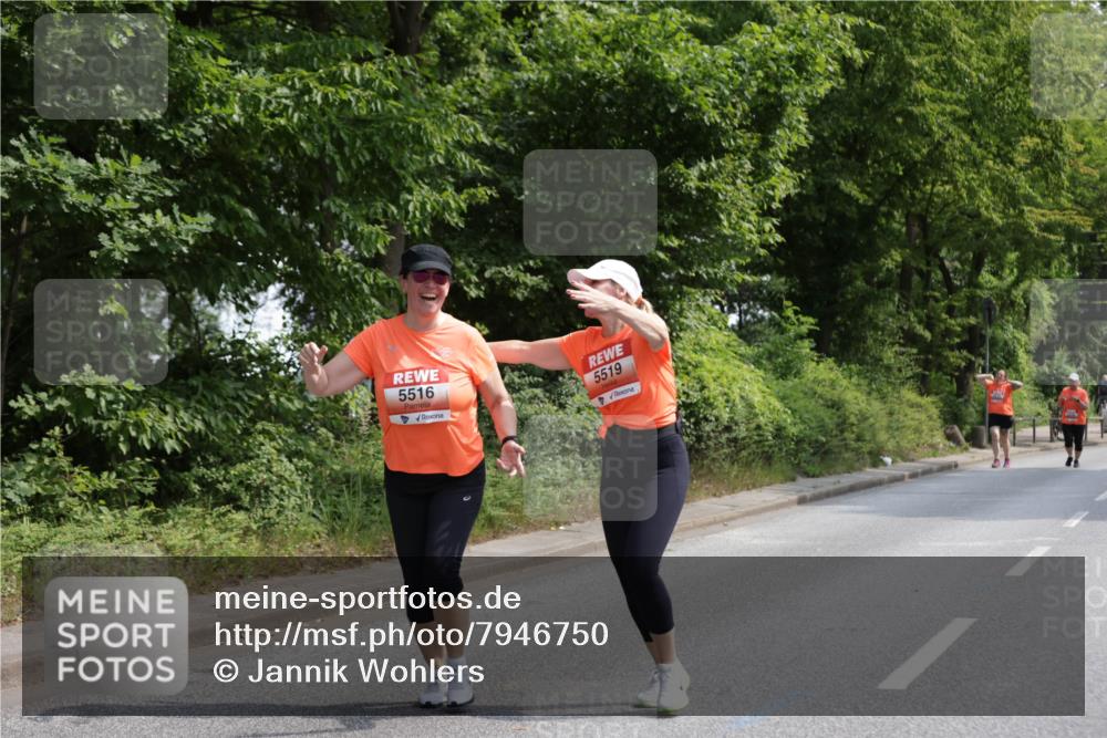 15.06.2025 - REWE Women's Run Jannik Wohlers http://msf.ph/oto/7946750 15.06.2025 10:21:23 Laufen 5516, 5519 meine-sportfotos.de