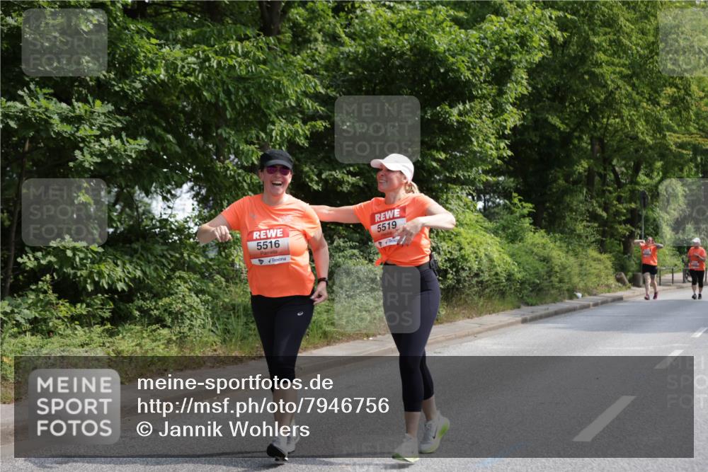 15.06.2025 - REWE Women's Run Jannik Wohlers http://msf.ph/oto/7946756 15.06.2025 10:21:23 Laufen 5516, 5519 meine-sportfotos.de