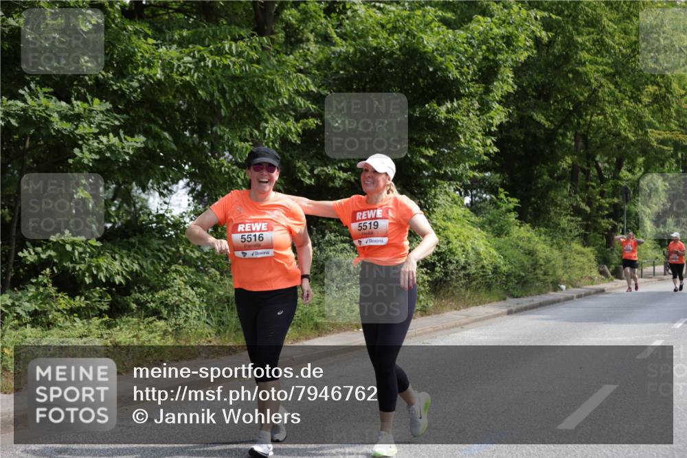 15.06.2025 - REWE Women's Run Jannik Wohlers http://msf.ph/oto/7946762 15.06.2025 10:21:23 Laufen 5516, 5519 meine-sportfotos.de