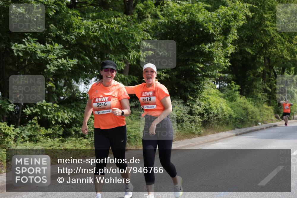 15.06.2025 - REWE Women's Run Jannik Wohlers http://msf.ph/oto/7946766 15.06.2025 10:21:24 Laufen 5516, 5519 meine-sportfotos.de