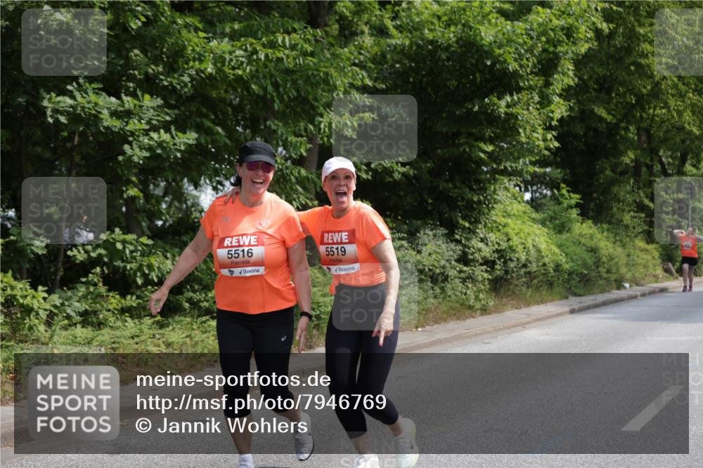 15.06.2025 - REWE Women's Run Jannik Wohlers http://msf.ph/oto/7946769 15.06.2025 10:21:24 Laufen 5516, 5519 meine-sportfotos.de