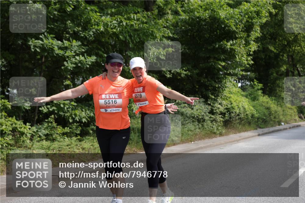 15.06.2025 - REWE Women's Run Jannik Wohlers http://msf.ph/oto/7946778 15.06.2025 10:21:24 Laufen 5516, 5519 meine-sportfotos.de