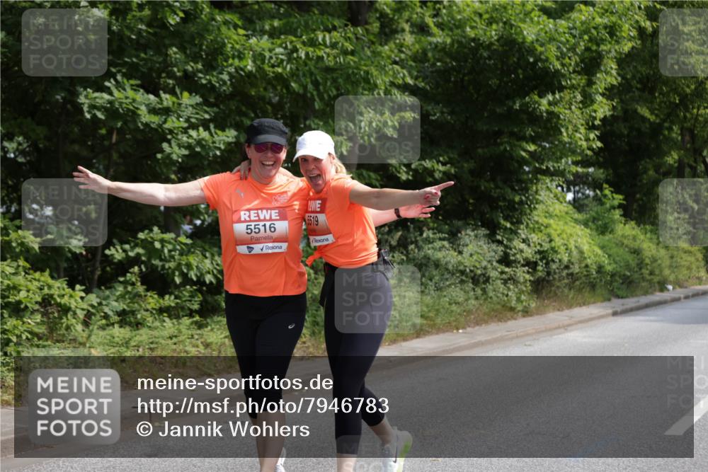 15.06.2025 - REWE Women's Run Jannik Wohlers http://msf.ph/oto/7946783 15.06.2025 10:21:24 Laufen 5516, 5519 meine-sportfotos.de