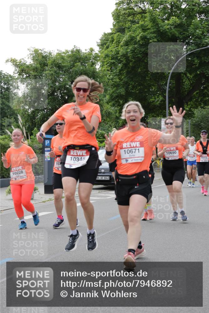 15.06.2025 - REWE Women's Run Jannik Wohlers http://msf.ph/oto/7946892 15.06.2025 08:30:13 Laufen 10228, 102, 10345, 1043, 10671, 10690, 10586, 10005 meine-sportfotos.de