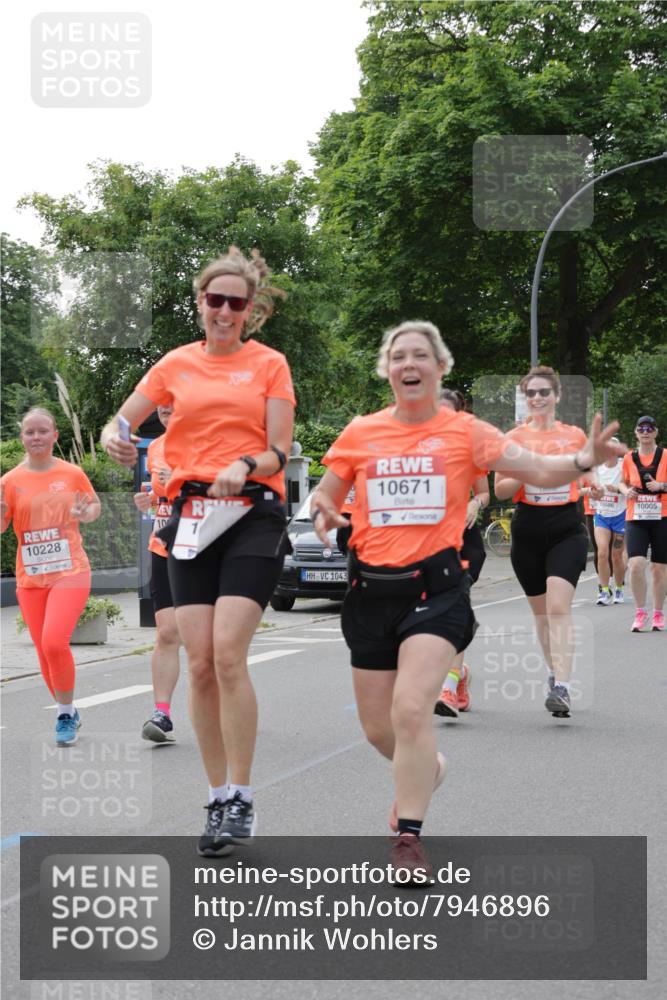 15.06.2025 - REWE Women's Run Jannik Wohlers http://msf.ph/oto/7946896 15.06.2025 08:30:13 Laufen 10228, 10, 1, 1043, 10671, 10586, 10005 meine-sportfotos.de