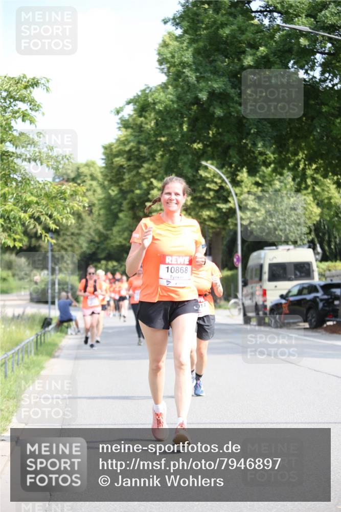 15.06.2025 - REWE Women's Run Jannik Wohlers http://msf.ph/oto/7946897 15.06.2025 09:45:17 Laufen 10868, 14 meine-sportfotos.de