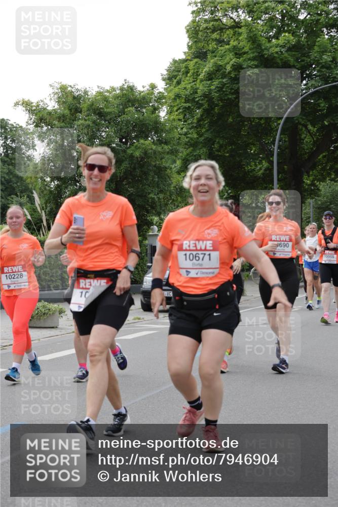 15.06.2025 - REWE Women's Run Jannik Wohlers http://msf.ph/oto/7946904 15.06.2025 08:30:13 Laufen 10228, 10, 10671, 690, 10005 meine-sportfotos.de